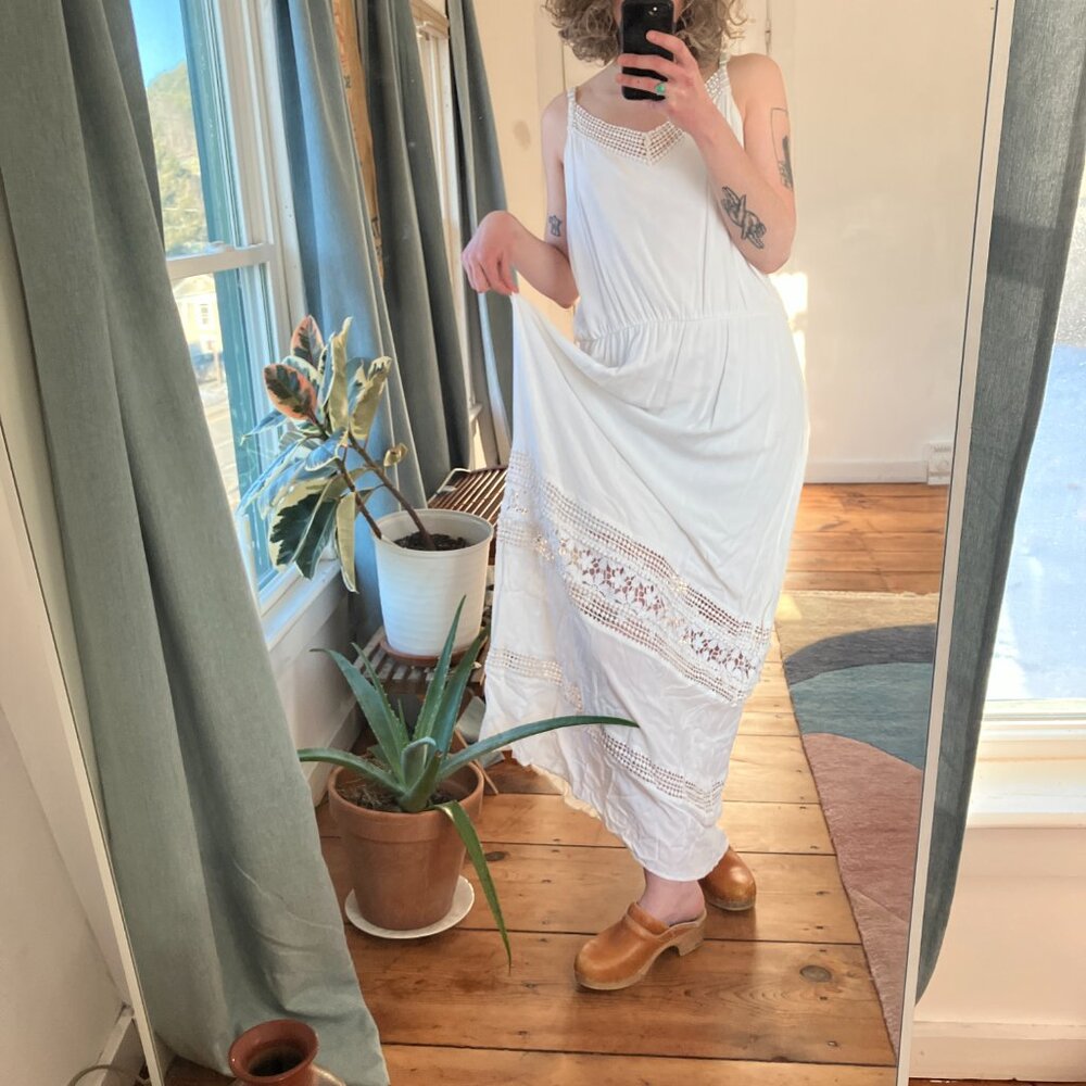 white Fashion 2 Figure maxi dress with boho crochet detailing size XXL (2)